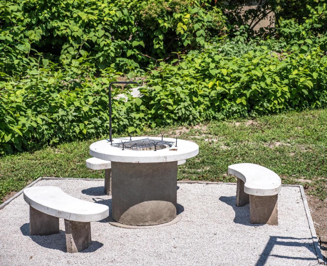 Feda Apartmanhaz Balatonboglár Exteriör bild